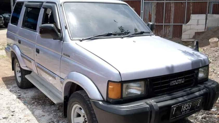 Mulus Km Rendah ! Isuzu Panther Hi Sporty 2.5 Diesel Silver Tahun 1996