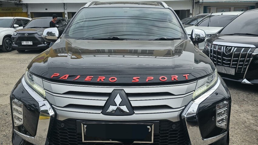 Pajero Dakar 4x2 AT 2021 hitam istimewa dp 50 jt