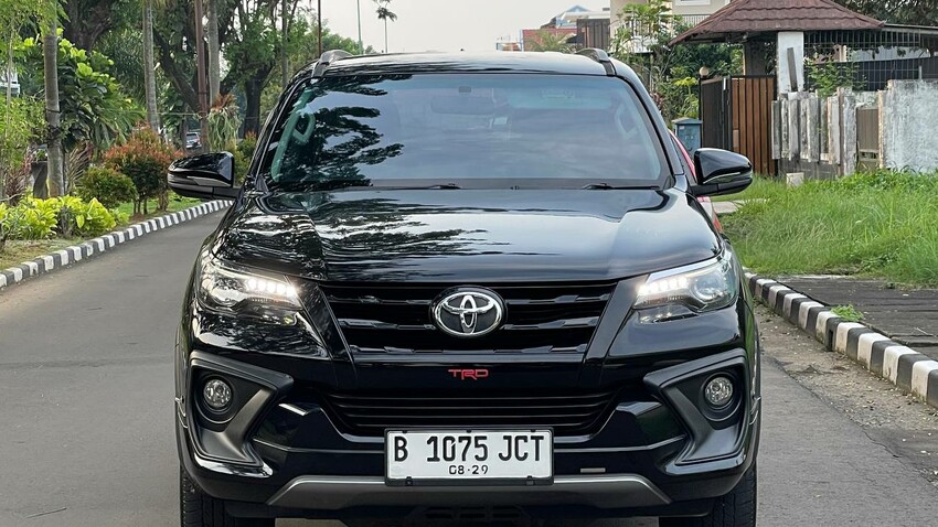 Fortuner VRZ 2.4 GR 4x2 AT 2022 Putih
