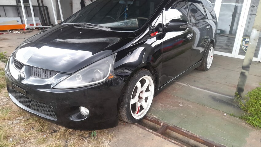 Mitsubishi Grandis 2006 Bensin