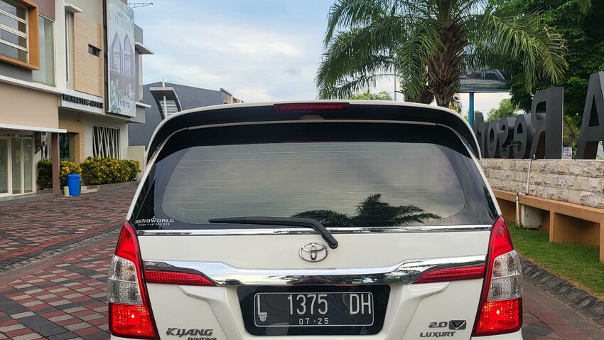 Toyota Kijang Innova v luxury 2014 matic