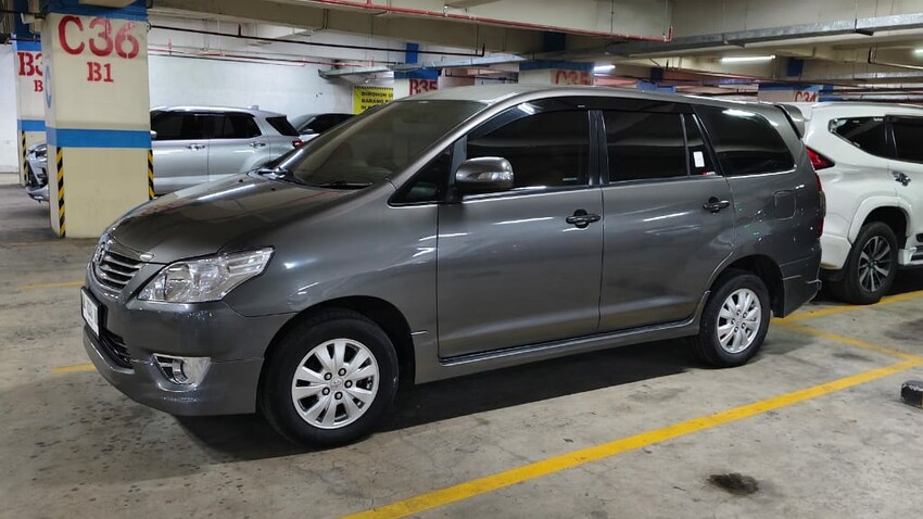 Toyota Kijang Innova 2011 Bensin