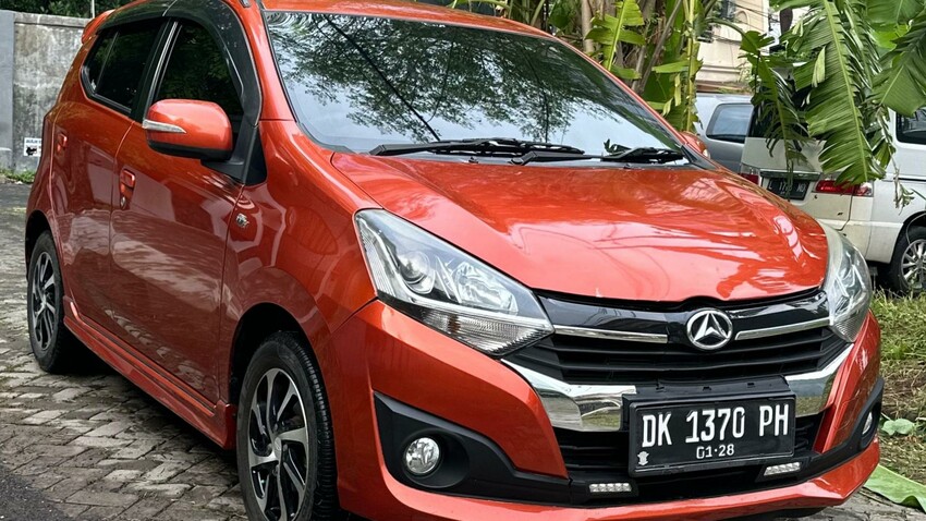 TDP 15JT Daihatsu Ayla 1.2 R Automatic 2018 NIK 2017 Orange