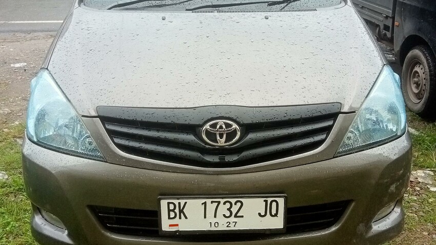 Toyota Kijang Innova v Bensin 2009