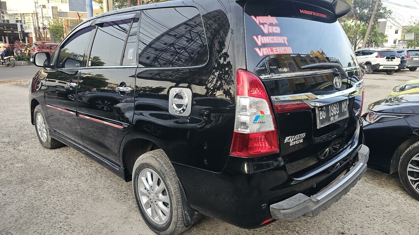 Kijang Innova V 2.0 MT 2014 istimewa dp 27 jr