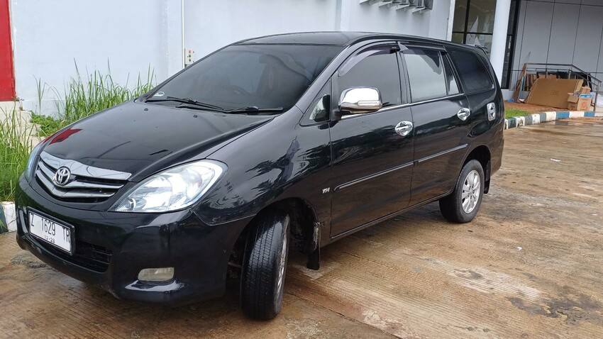 Toyota Kijang Innova 2011 Bensin