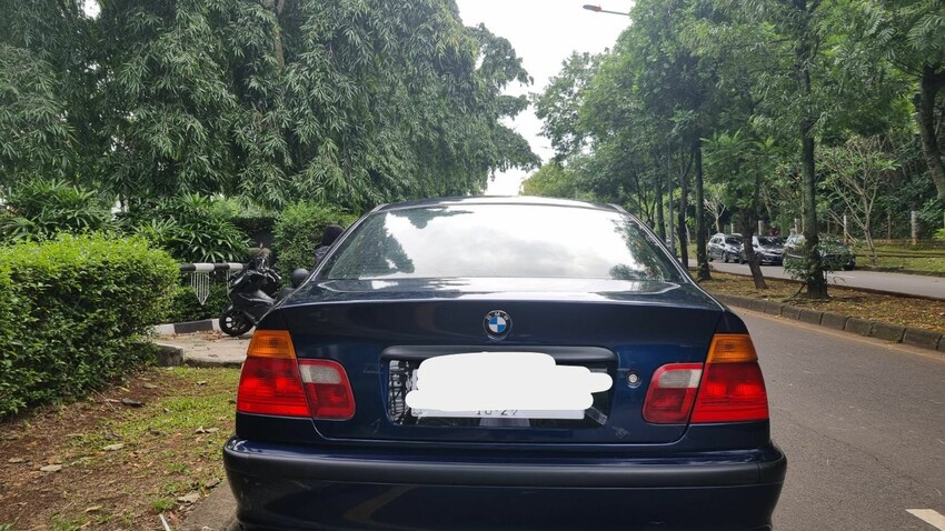 BMW 318i 2000 Bensin