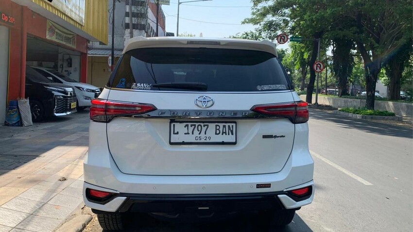 Toyota Fortuner 2.4 VRZ TRD AT '2021 Putih Tgn 1 KM 15rb Asli