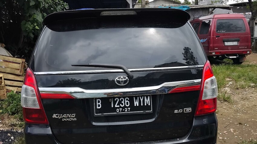 Toyota Kijang Innova 2010 Bensin