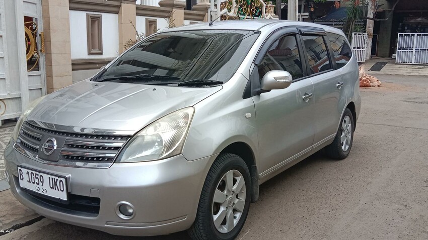 Nissan Grand livina 2012 Bensin