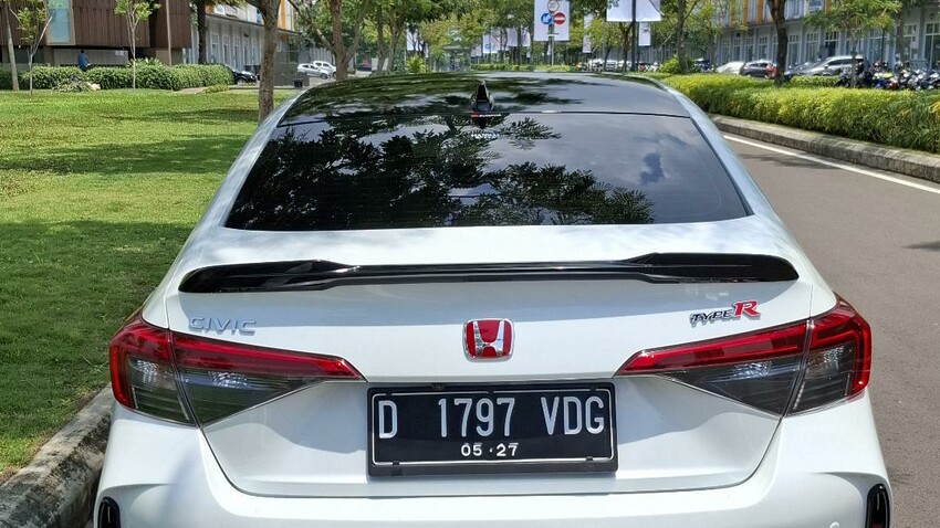 Honda Civic 2022 Putih Mutiara Bensin