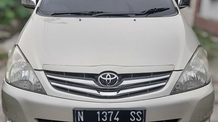 Toyota Kijang Innova 2005 Bensin