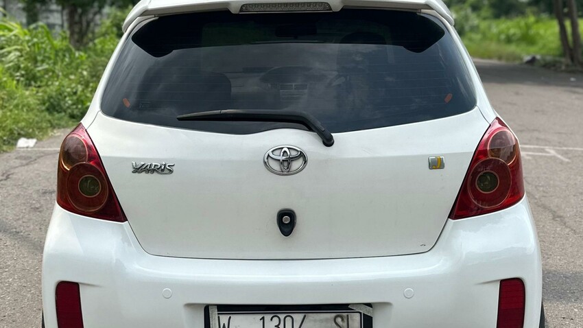 TDP 25Jt Toyota Yaris 1.5 J Automatic 2012 Putih