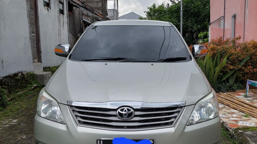 Toyota Kijang Innova 2012 Bensin