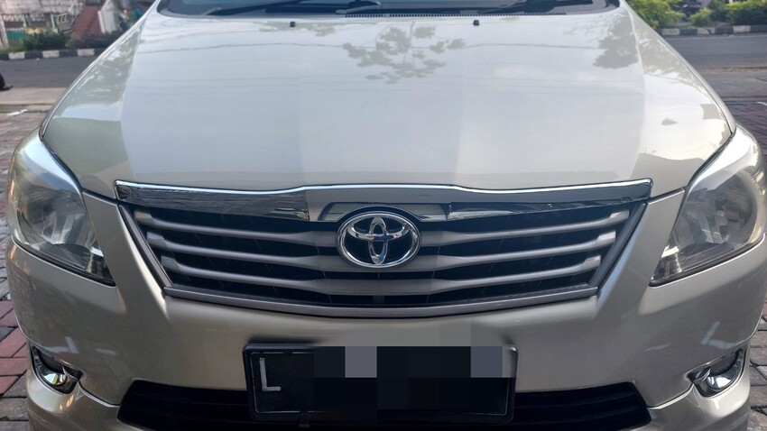 Toyota Kijang Innova 2011 Bensin