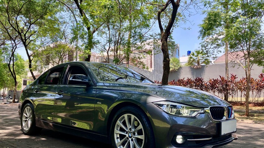 BMW 320i 2018 Bensin