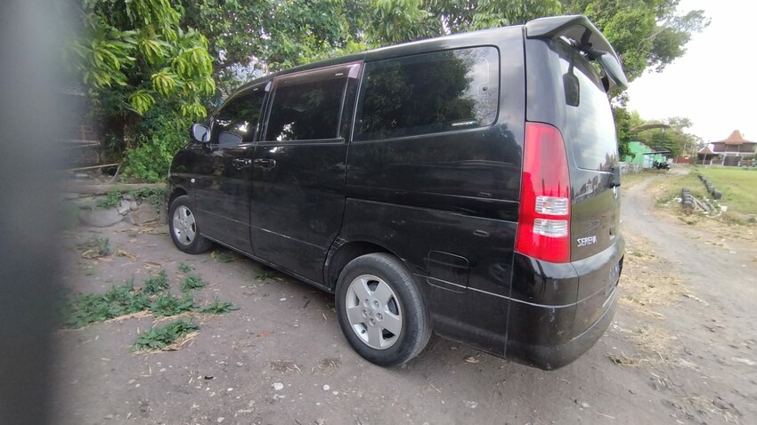 Nissan Serena 2005 Bensin