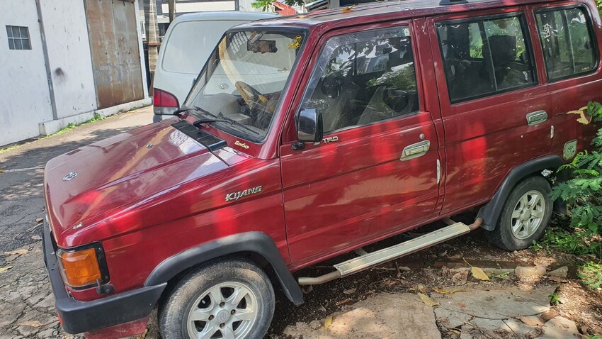 Toyota kijang super tahun 1990