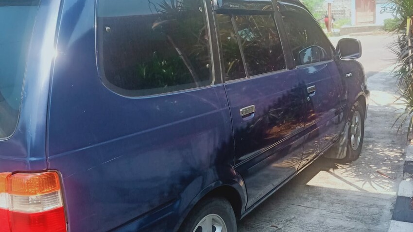 Toyota Kijang 2004 Bensin