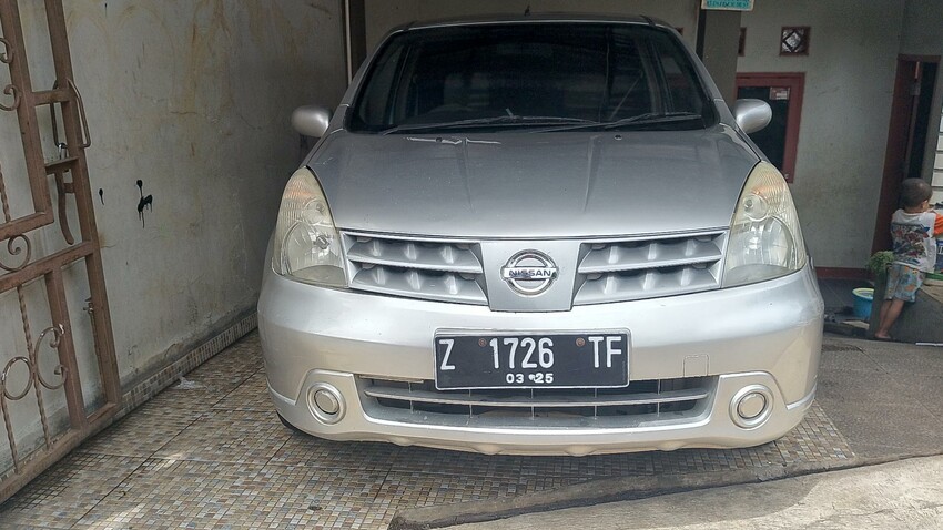 Nissan Livina 2010 Bensin