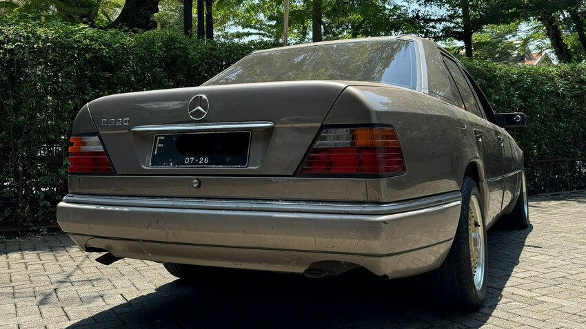 Mercedes-Benz E300 1988 Bensin