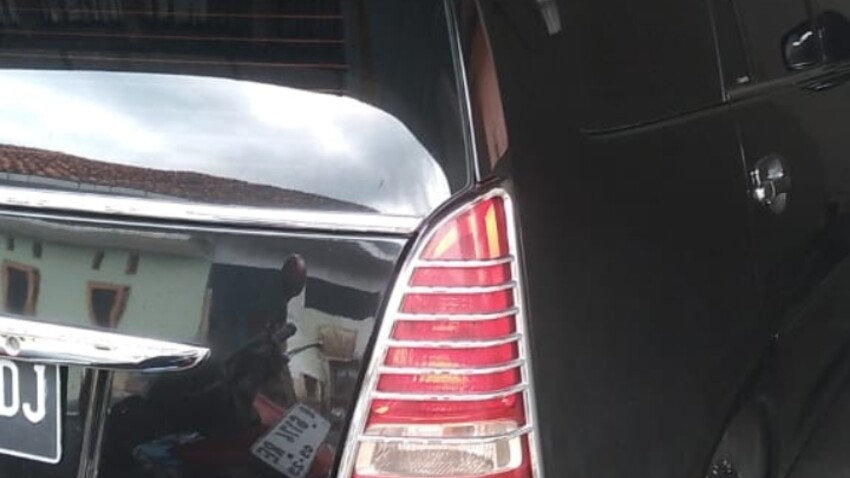 Toyota Kijang Innova 2005 Bensin