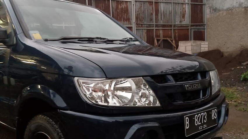 Mulus Istimewa ! Isuzu Panther LM Smart 2.5 Manual Biru 2004 New Model