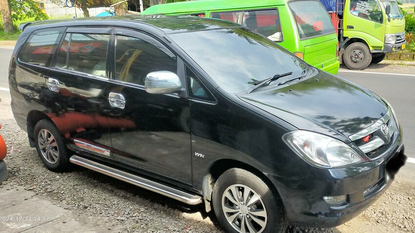 Toyota Kijang Innova 2005 Bensin