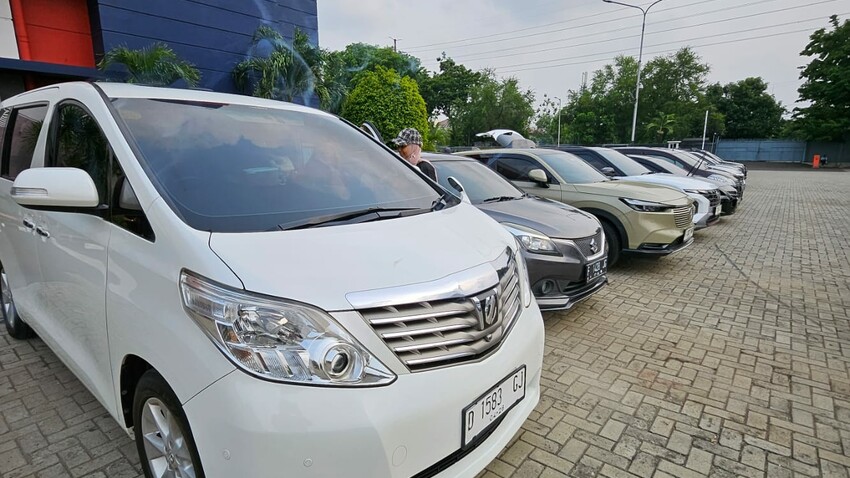 Toyota Alphard 2010 Bensin Pemakaian Pribadi Jual Cepat