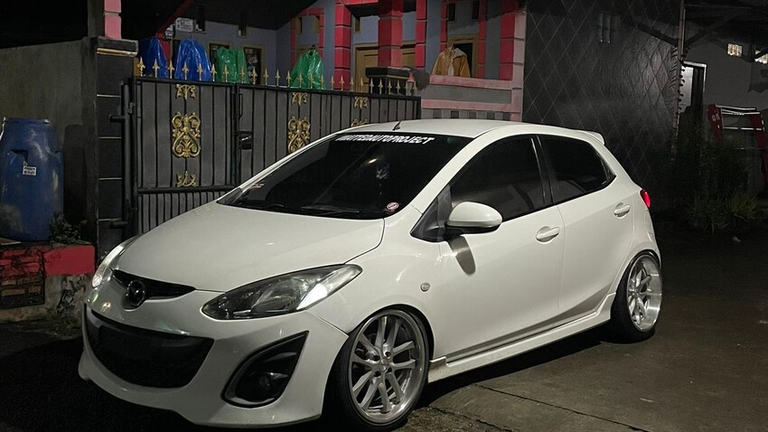 Mazda 2 2010 Bensin