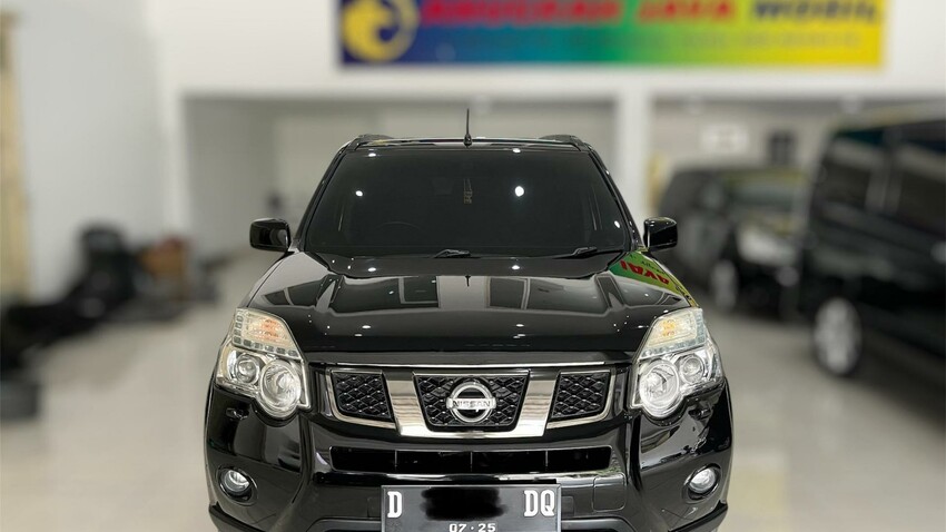 Nissan X-Trail 2012 Hitam 2.0 ST matic Xtrail