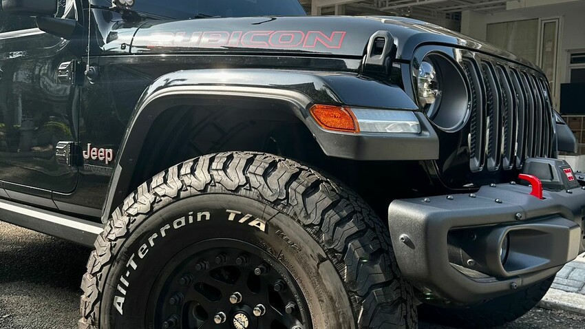 Jeep Rubicon JL 2021 4 Pintu Bensin Hitam