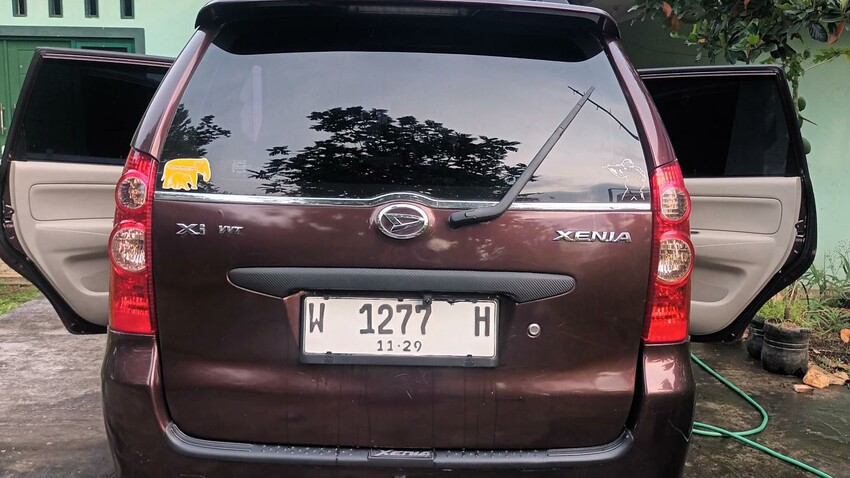 Daihatsu Xenia 2011 Bensin