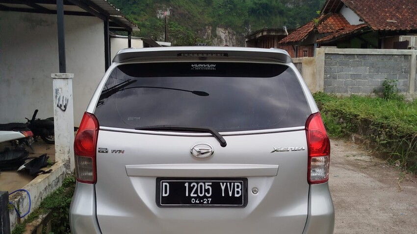 Daihatsu Xenia 2011 Bensin