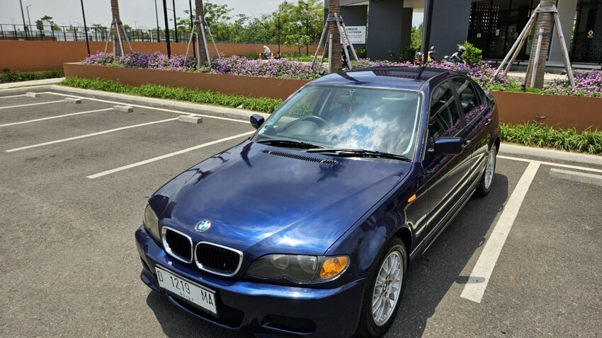 BMW 318i 2003 Bensin