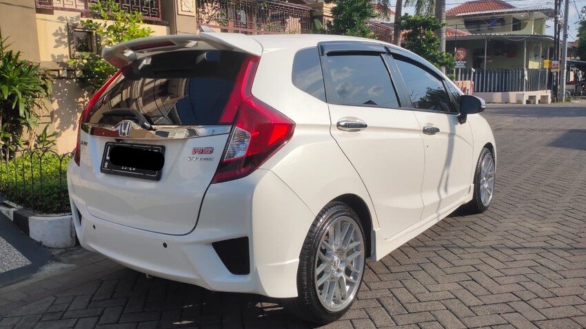 Honda Jazz RS 1.5 A/T 2016 Dp 25 JT