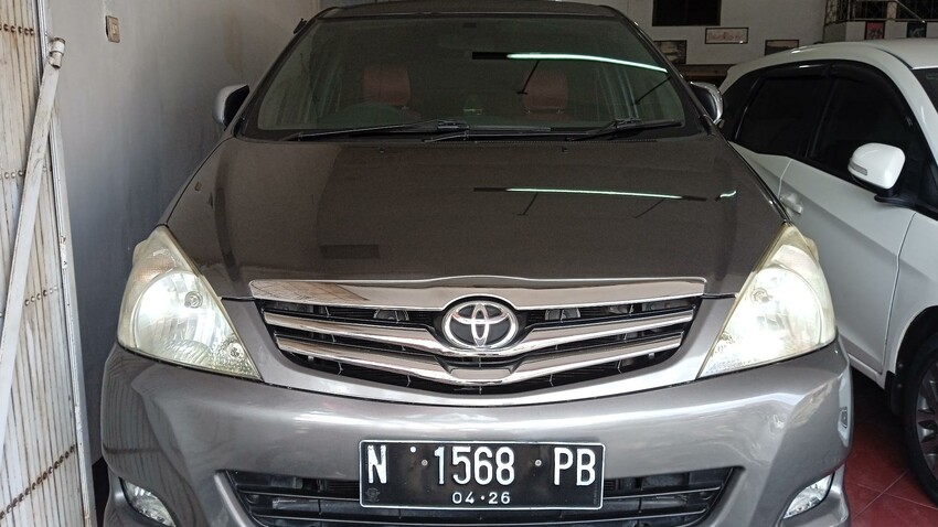 Toyota Kijang Innova G 2.0 bensin 2011