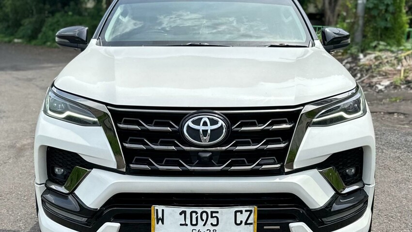 TDP 150JT Toyota Fortuner 2.8 GR Sport Diesel AT 2022 Putih