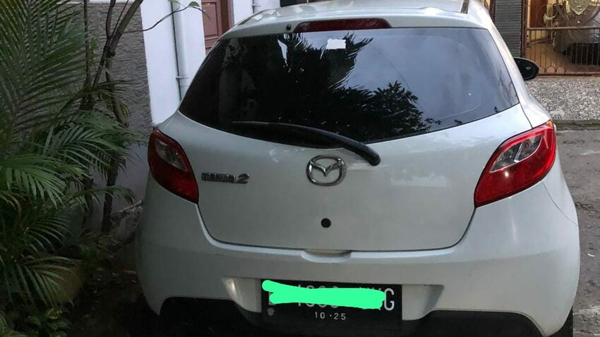 Mazda 2 2010 Bensin