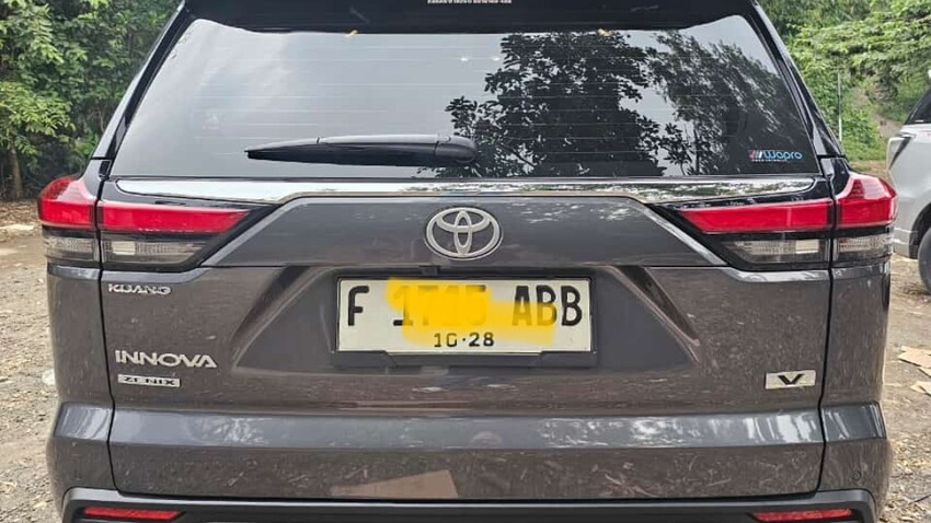 Toyota Kijang Innova v 2023 Bensin