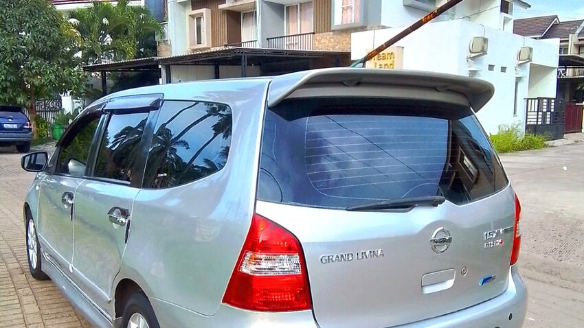 Nissan Grand livina xv 2013 at matic good condition