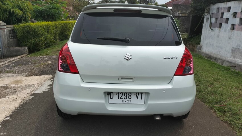 Suzuki Swift ST AT thn 2011(rare warna putih)