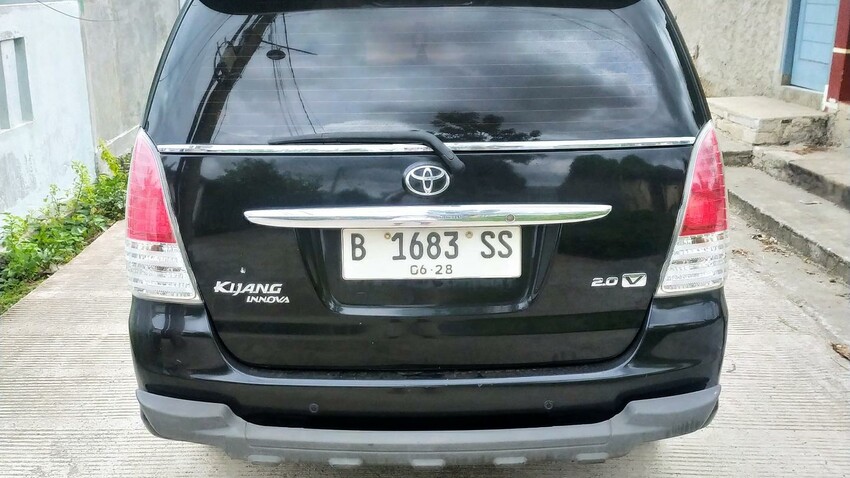 Toyota Kijang Innova 2010 Bensin