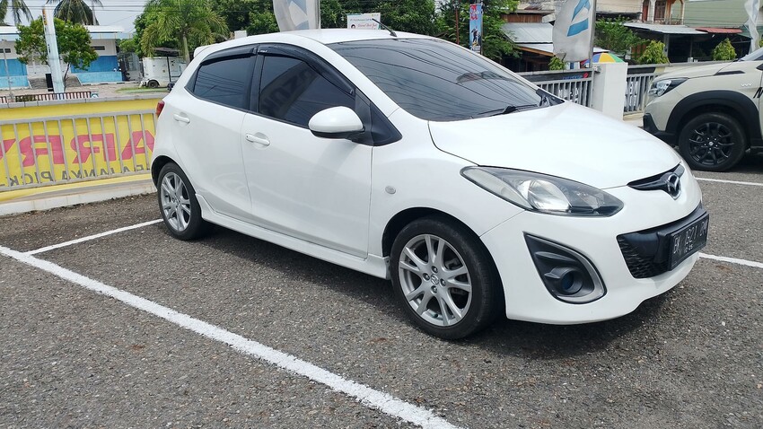 Mazda 2 2011 Bensin