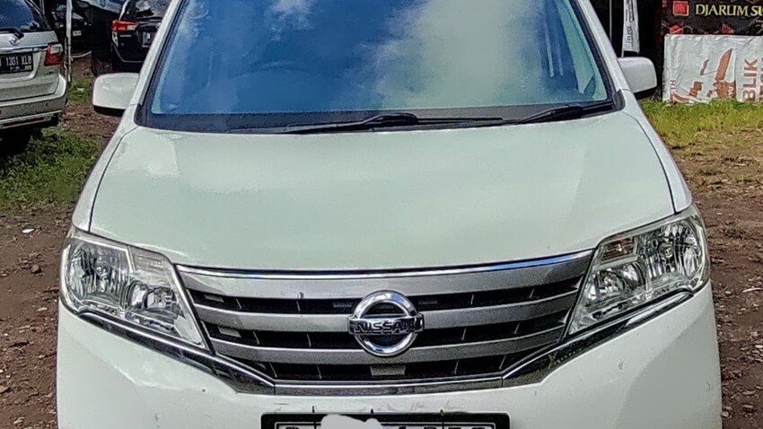 Nissan Serena C26 thn 2013 Bensin