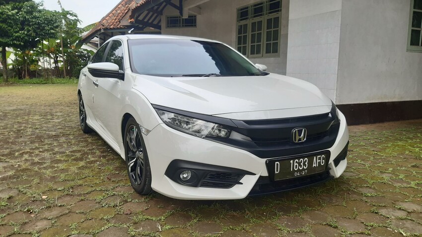 Dijual Civic Turbo sedan Putih 2016 istimewa km rendah