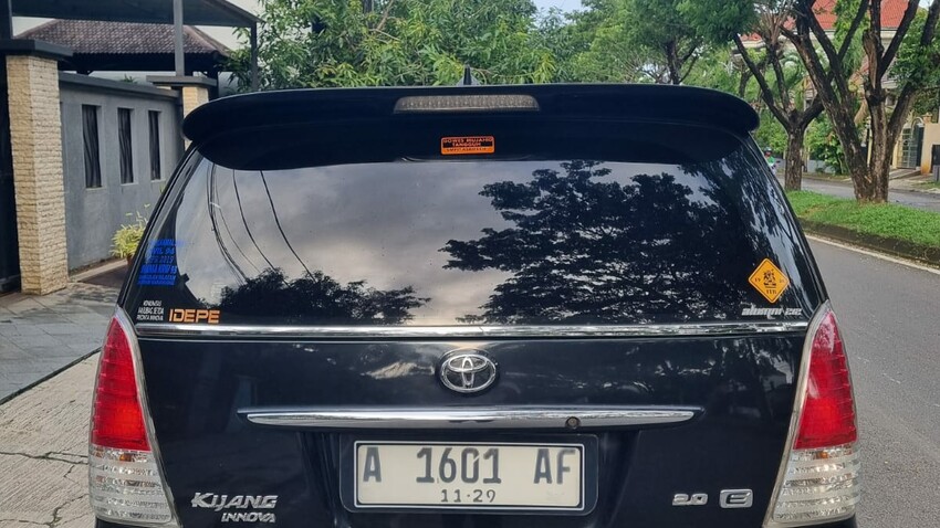 Toyota Kijang Innova 2010 Bensin