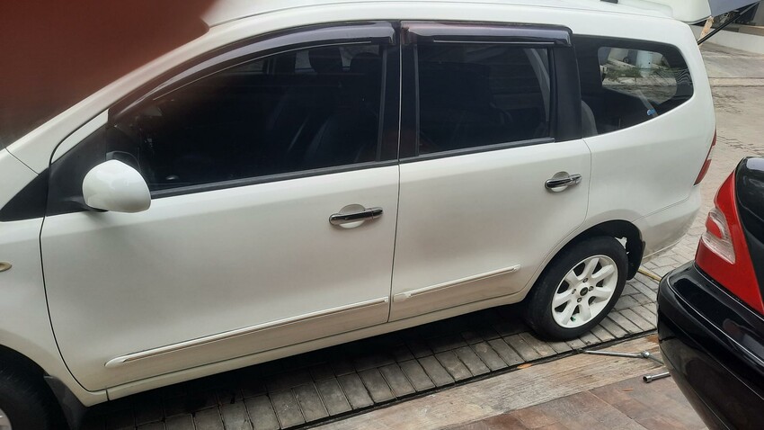 Nissan Grand livina 2012 Bensin