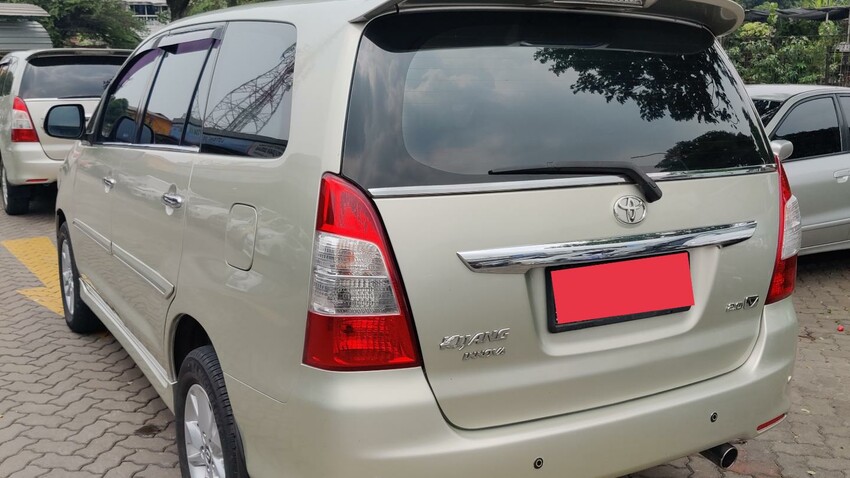 Toyota Kijang Innova 2012 Bensin