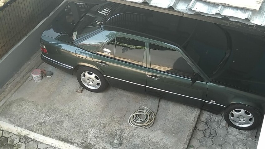 Mercedes-Benz 230E MT (W124) 1989 Mulus Istimewa Cibubur Arundina Nego